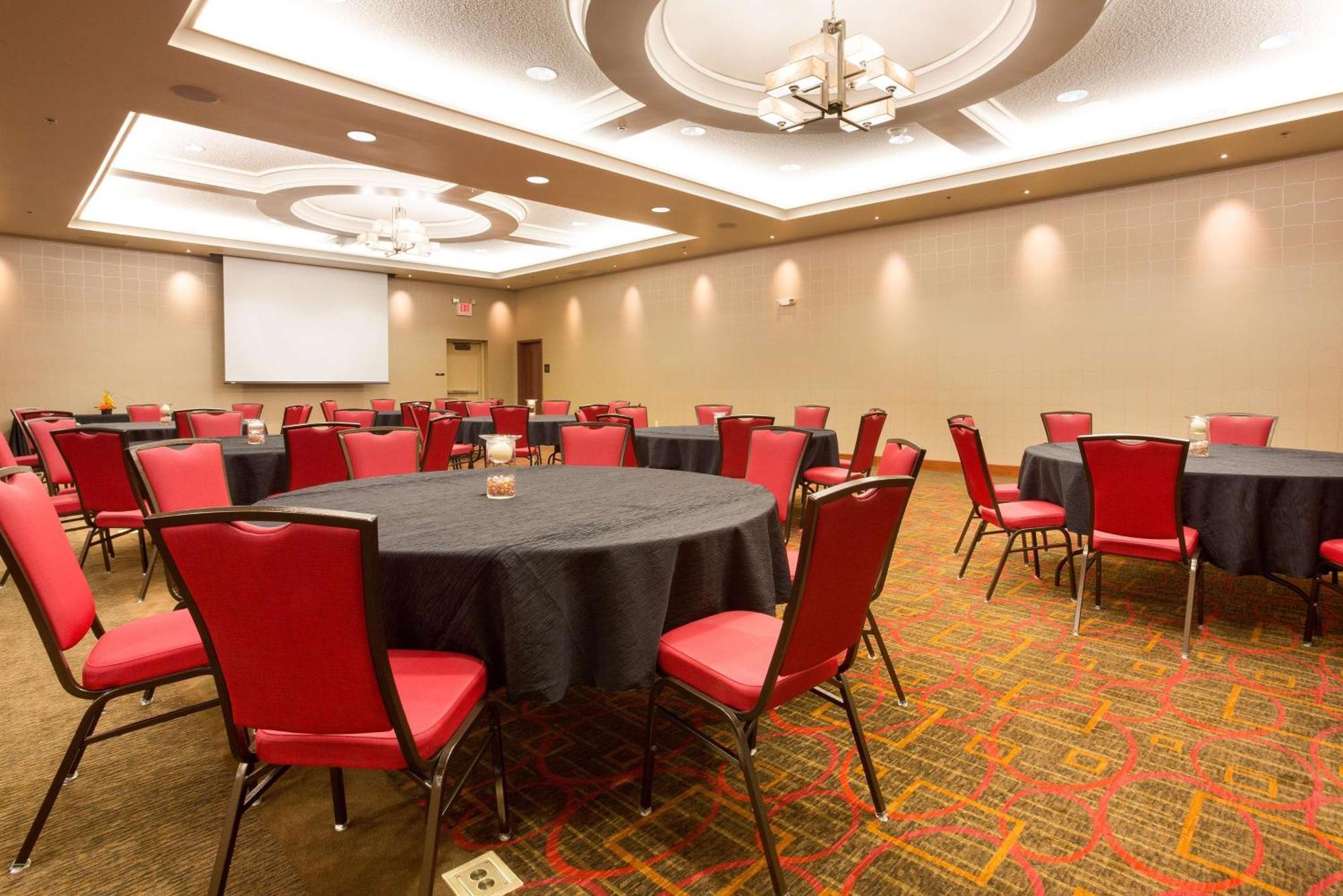 Drury Plaza Carmel Hotel 3*