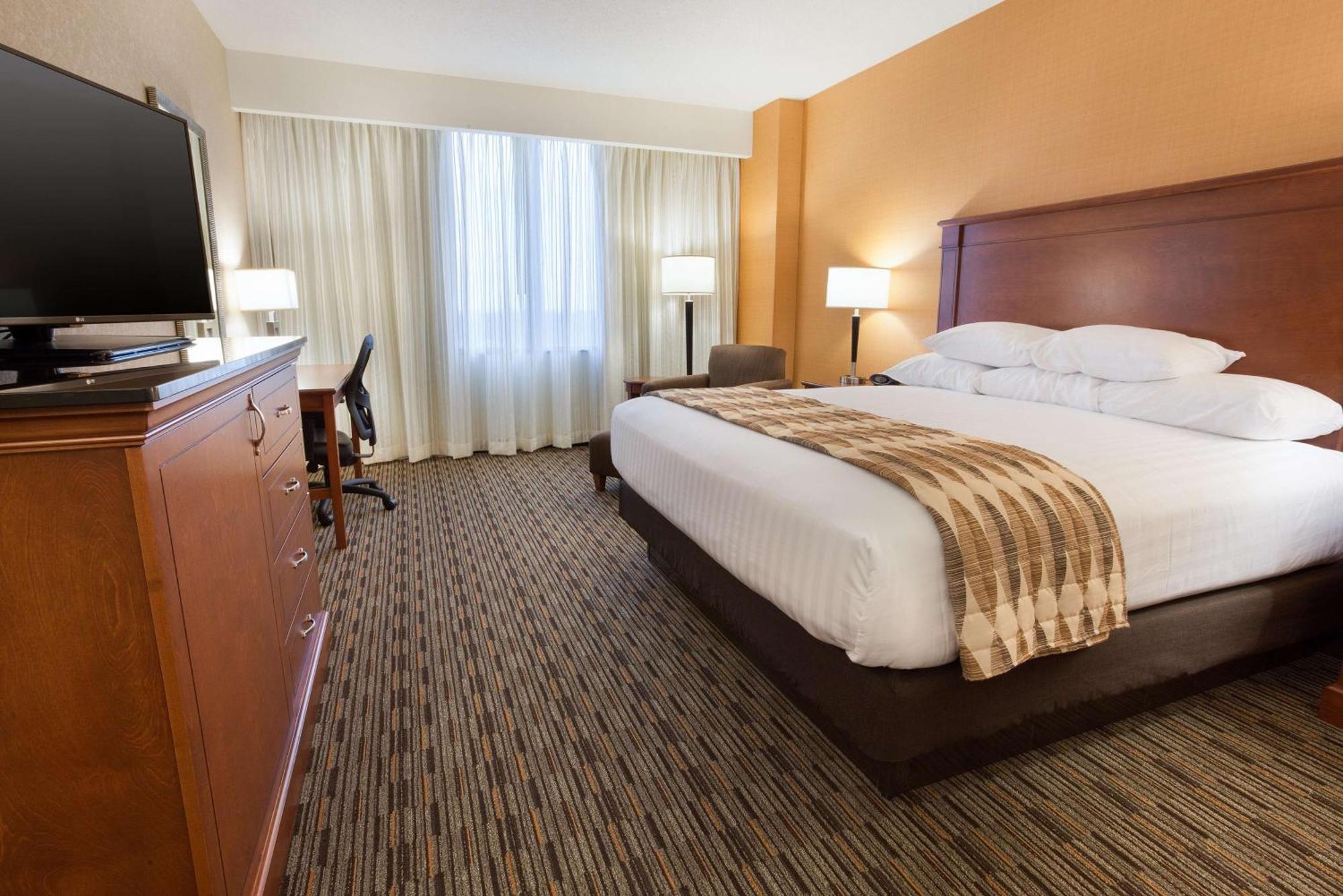Drury Plaza Carmel Hotel