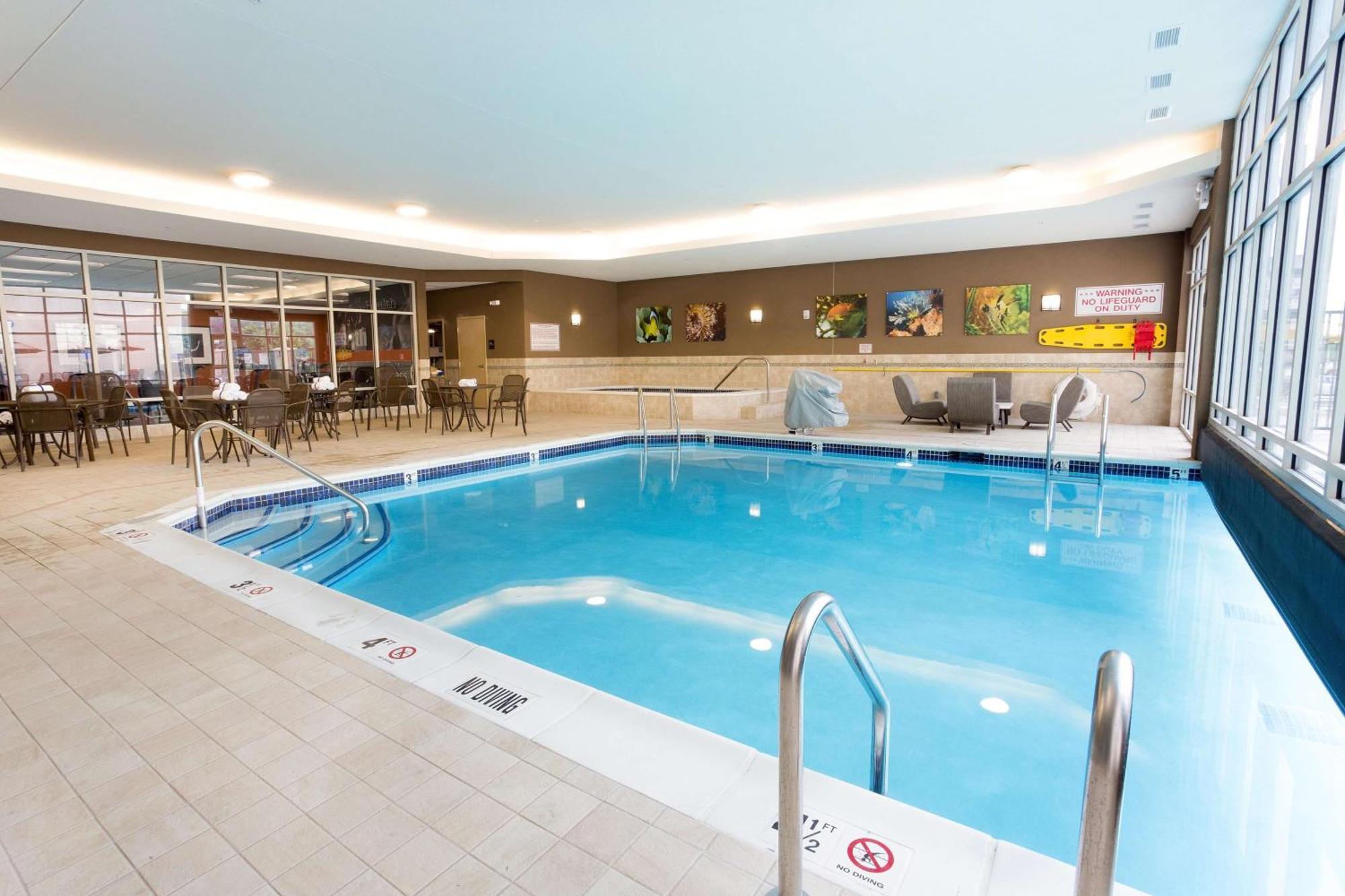Drury Plaza Carmel Hotel 3*